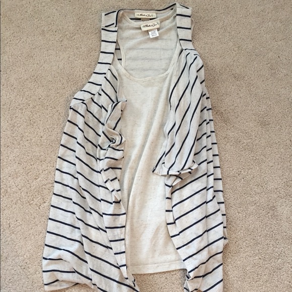 2 Piece Layered Tank Set- Size M - Picture 2 of 3